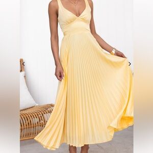 Elegant Yellow Pleated Maxi Dress